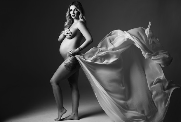 Aline posa sensual durante ensaio de gravidez (Crédito: Marcos Serra Lima)