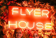 Flyer House: a gigante voltou! (1)                                     
