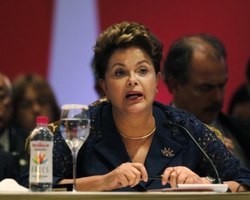 Dilma faz balanço e cita empregos e vagas em universidades