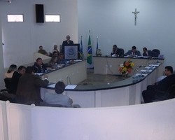 Legislativo picoense aprova projetos do executivo municipal.