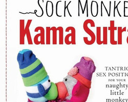Macacos feitos de meia estrelam nova versão do “Kama Sutra”; foto