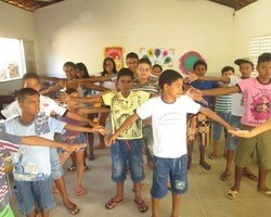 Cia Teatro os Desfraldadores desenvolve oficinas de teatro gratuitas para crianças e adolescentes carentes da zona rural