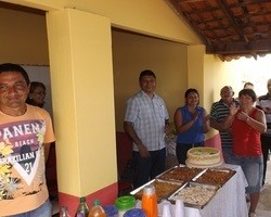 Prefeito Zé Henrique entrega reforma de escola e equipa poço
