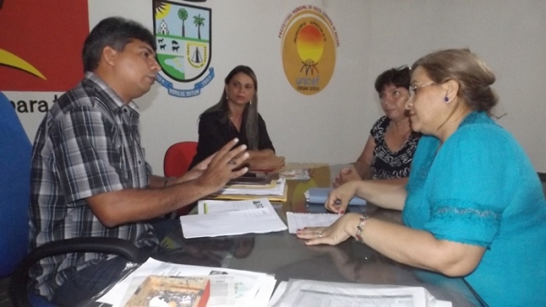 O Prefeito Zé Henrique, reuniu – se com a Secretária de Educação Maninha, com os Supervisores e Coordenadores para planejar o início do ano letivo - Imagem 1