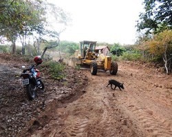 Prefeitura recupera estrada da região da Palmeira dos Soares