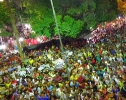 Procissão de encerramento do Festejo de São Sebastião reuniu multidão