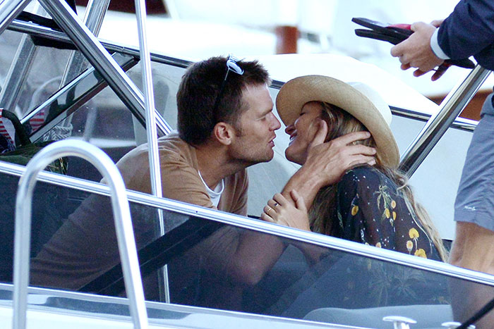 Tom Brady e Gisele Bündchen beijam muito em iate na Itália - Imagem 2