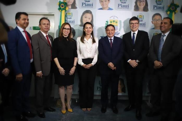 Governador assina PPP Piauí conectado e serviços serão melhorados (Crédito: Reprodução/Facebook)