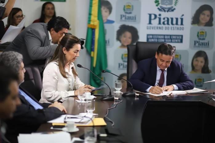 Governador assina PPP Piauí conectado e serviços serão melhorados (Crédito: Reprodução/Facebook)