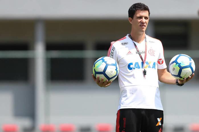 Barbieri poderá contar com o meia e com o atacante para a partida  (Crédito:  Gilvan de Souza/Flamengo)