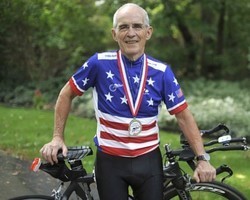 Vovô de 90 anos bate recorde no ciclismo, mas é pego no doping