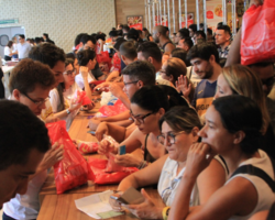 Entrega de abadás da Micarina 2019 reúne multidão no Shopping Rio Poty