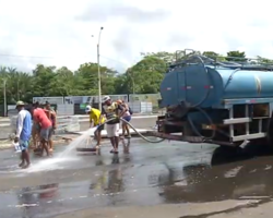 Trabalhadores limpam e reparam Avenida Raul Lopes após a Micarina 2019