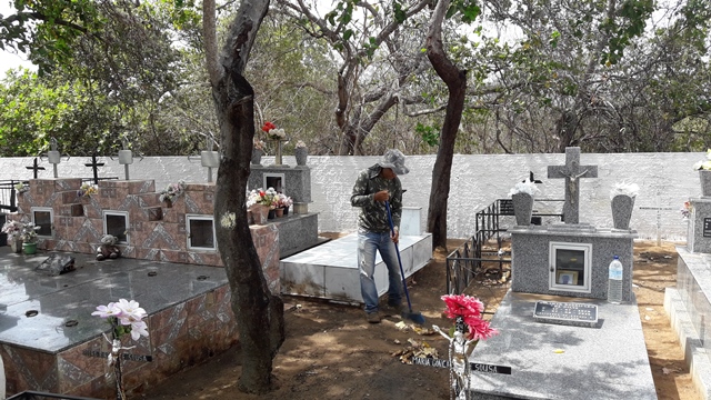 Prefeitura de Dom Expedito Lopes intensifica limpeza nos cemitérios - Imagem 7