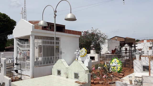 Prefeitura de Dom Expedito Lopes intensifica limpeza nos cemitérios - Imagem 22