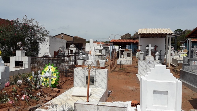 Prefeitura de Dom Expedito Lopes intensifica limpeza nos cemitérios - Imagem 23