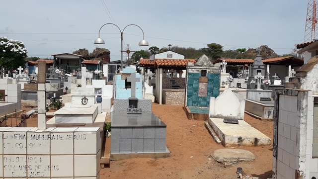 Prefeitura de Dom Expedito Lopes intensifica limpeza nos cemitérios - Imagem 21