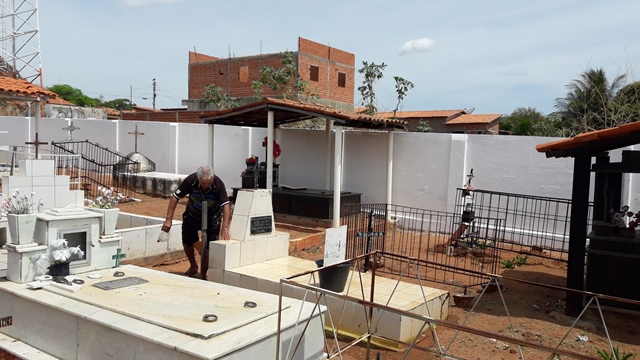 Prefeitura de Dom Expedito Lopes intensifica limpeza nos cemitérios - Imagem 31