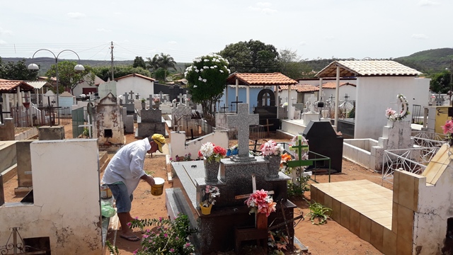 Prefeitura de Dom Expedito Lopes intensifica limpeza nos cemitérios - Imagem 24