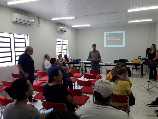 Prefeitura de Dom Expedito Lopes realiza palestra sobre Comunicação Integrada na Gestão Municipal - Imagem 10
