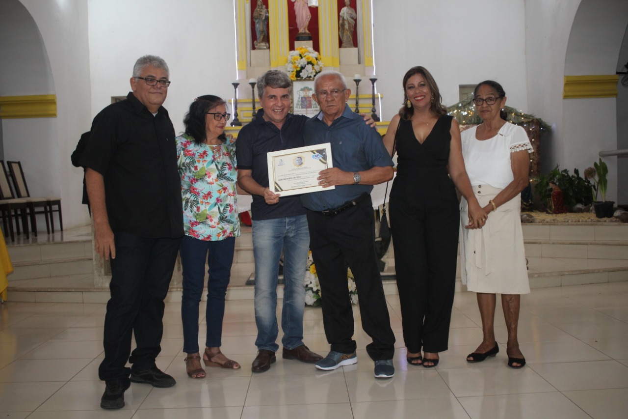 Prefeito João Luiz faz justiça e homenageia várias pessoas durante aniversário de Monsenhor Gil  - Imagem 14