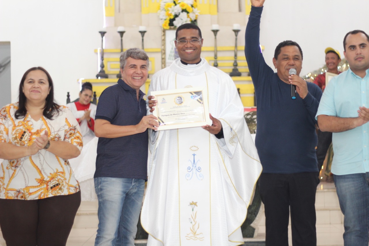 Prefeito João Luiz faz justiça e homenageia várias pessoas durante aniversário de Monsenhor Gil  - Imagem 6