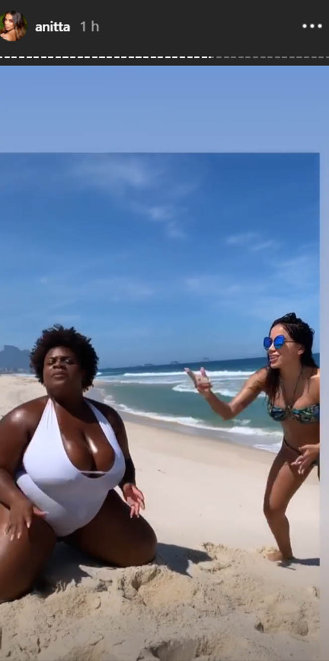 Anitta e Jojo Todynho rebolam muito em dia de praia carioca - Imagem 3