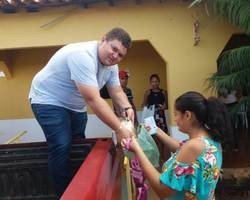 Prefeito Tairo Mesquita  participa de entrega de peixes a famílias de Santo Inácio 