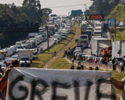 Há 1 ano, nesta data,começa a greve dos caminhoneiros que parou o país