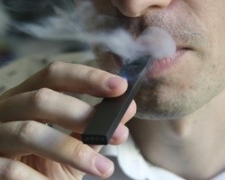 A misteriosa doença fatal ligada a cigarros eletrônicos