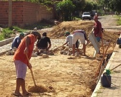 Prefeitura dá início a construção de calçamento na Rua Boa Vista 