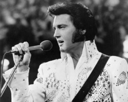 Carreira de Elvys Presley,Rei do Rock, começou com homenagem a sua mãe