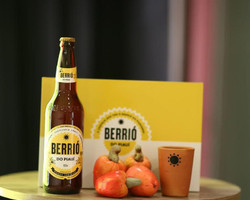 Ambev apresenta Berrió, cerveja piauiense feita a partir do caju