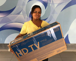 Assine Ganhe: Moradora de José de Freitas recebe SmartTV no Grupo MN