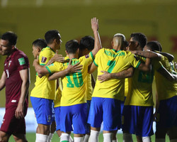Brasil vence a Venezuela por 1 a 0 e lidera as Eliminatórias 