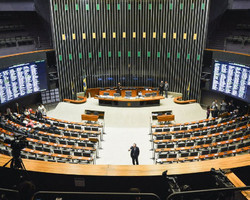 Câmara derruba veto de Bolsonaro à desoneração da folha
