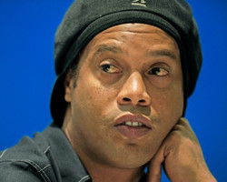 Saiba a fortuna estimada do craque Ronaldinho Gaúcho