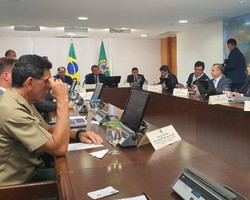 Bolsonaro anuncia R$ 85 e suspensão da dívida para os estados