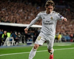 Modric tem portas abertas para deixar o Real Madrid, diz jornal