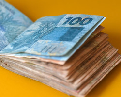 Governo federal propõe salário mínimo de R$ 1.079 para 2021