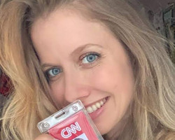 Após polêmica, Gabriela Priori é promovida para horário nobre da CNN
