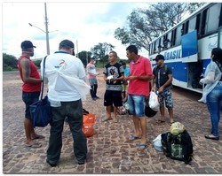 Equipe da Sáude de Inhuma abordam ônibus clandestinos que chegaram de São Paulo