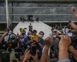 Jair Bolsonaro e ministros participam de ato pró-governo no Planalto