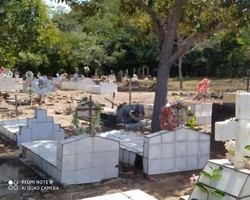 Respeito pelos mortos, prefeitura manda limpar cemitério