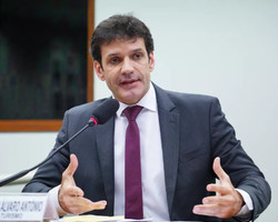 Marcelo Álvaro é o 9º ministro do governo Bolsonaro a ter covid-19 