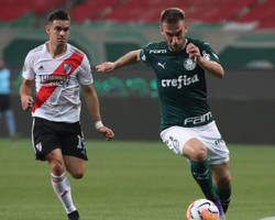 Palmeiras perde para River por 2 a 0, mas vai à final da Libertadores