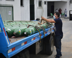 Venezuela planeja mandar ao Brasil pelo menos 8 caminhões com oxigênio