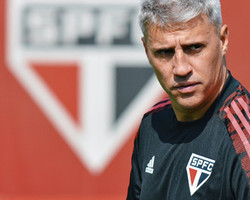 Hernán Crespo deixa comando do São Paulo após baixo desempenho técnico
