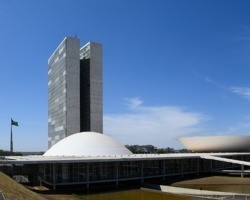 Congresso aprova remanejar R$ 9,3 bilhões para o Auxílio Brasil