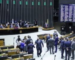 Câmara aprova texto-base da PEC dos Precatórios em segundo turno 